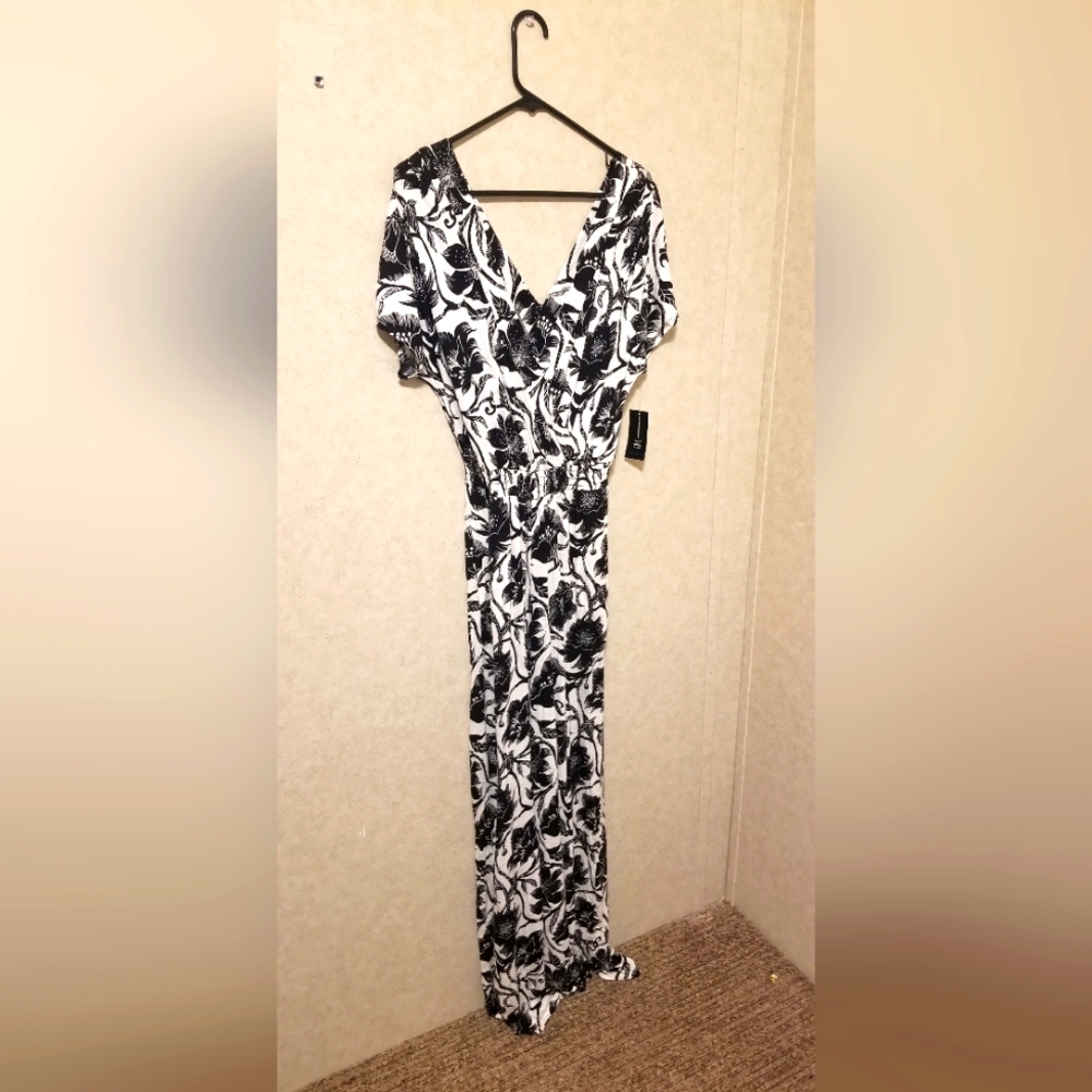 International concepts womans romper